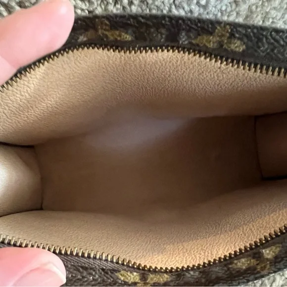 Louis Vuitton Toiletry 19 - Picture 3 of 6